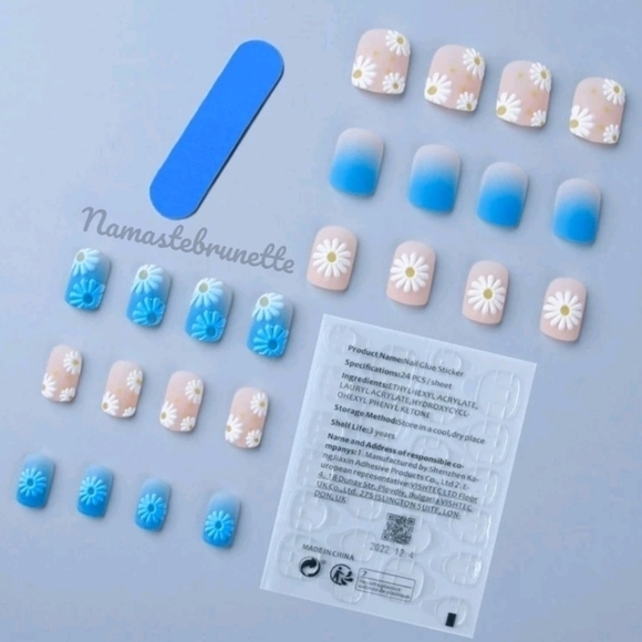 2/16 Blue Boho Ombe Daisy Press on Nails - Picture 4 of 16